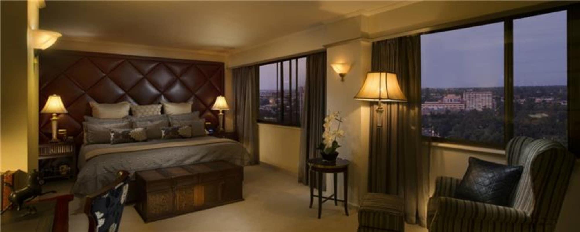 斯坦福德阿德莱德广场酒店 外观 照片 A bedroom at the Ritz-Carlton