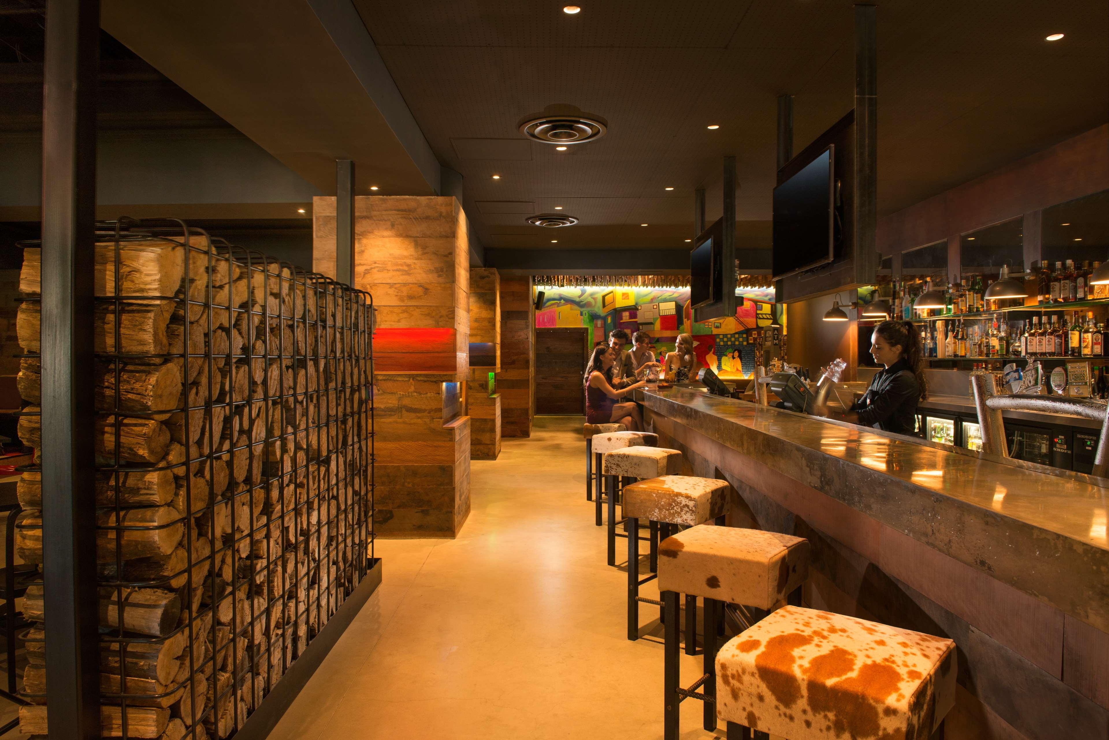 斯坦福德阿德莱德广场酒店 外观 照片 Interior of a typical restaurant