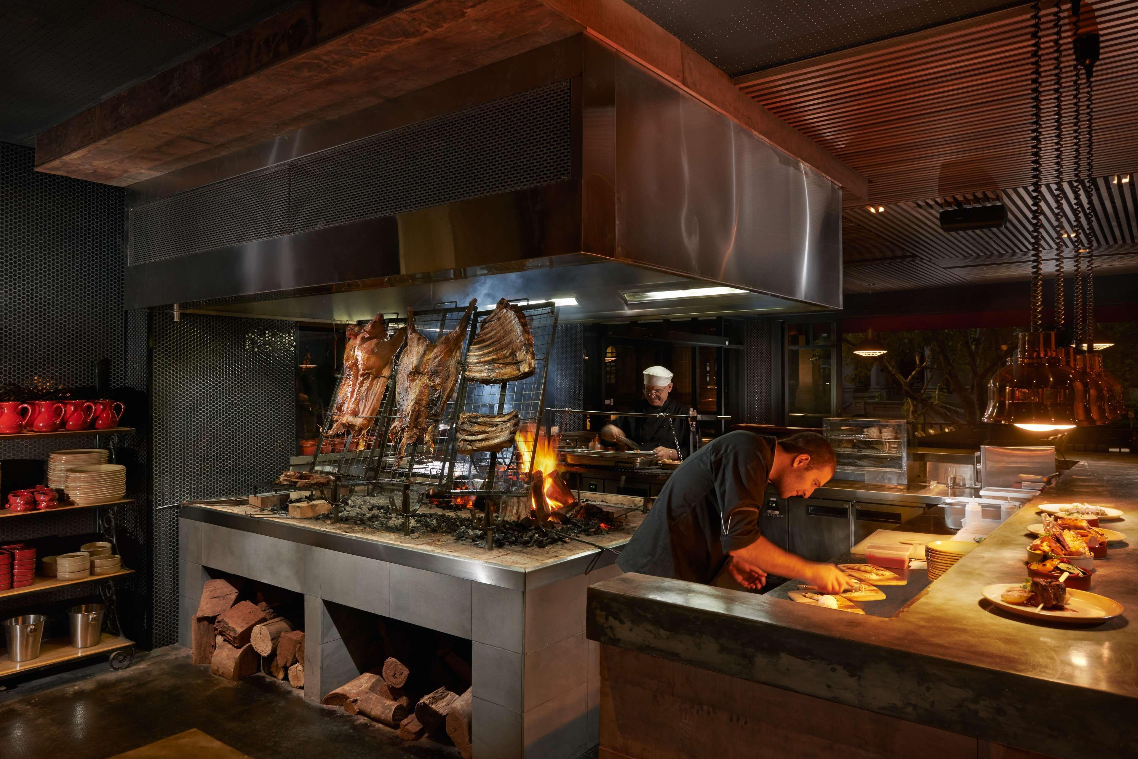 斯坦福德阿德莱德广场酒店 外观 照片 The kitchen at the restaurant