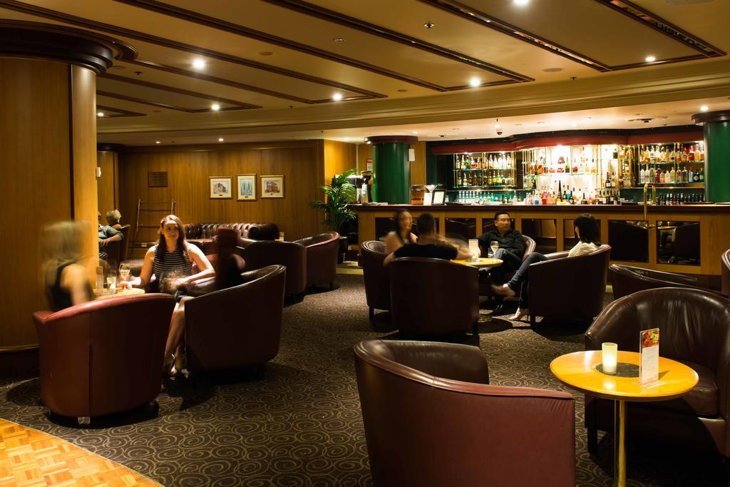 斯坦福德阿德莱德广场酒店 外观 照片 The bar at the hotel